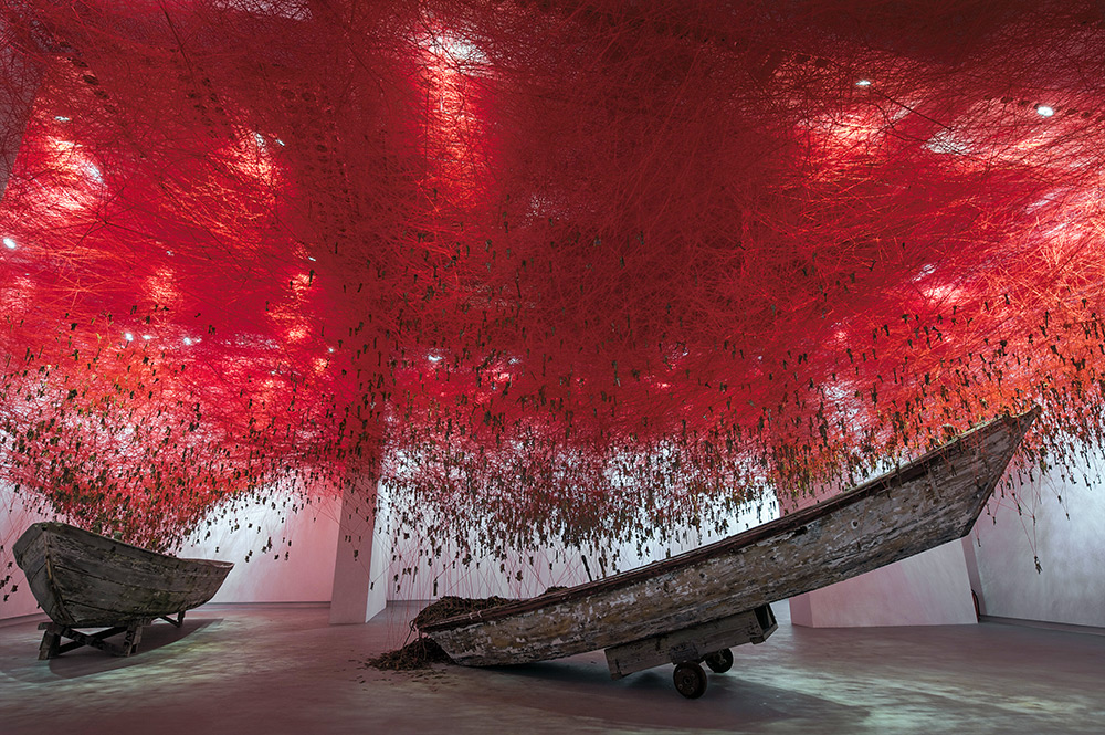 chiharu-shiota-the-key-in-the-hand