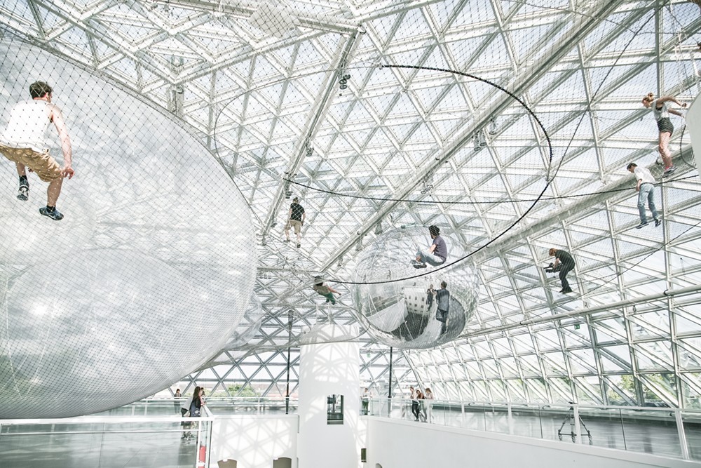 Tomás Saraceno, in orbit