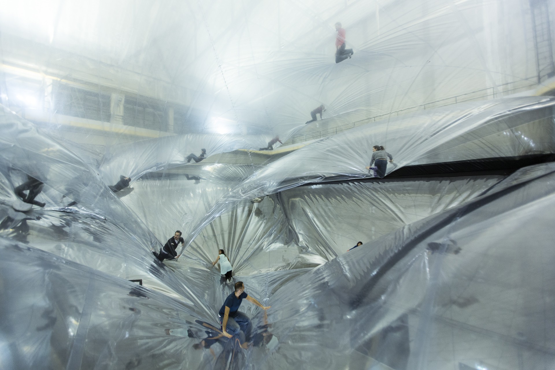 Tomás Saraceno. On Space Time Foam